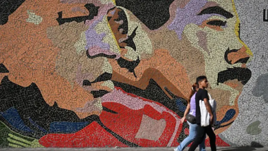 Pese a definirse como el "hijo de Chávez", Nicolás Maduro parece estar abandonando el modelo económico de su mentor político.